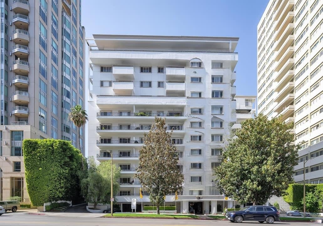 Sterling Wilshire, undefined, 10717 Wilshire Ave, Los Angeles, CA 90024, Photo:2