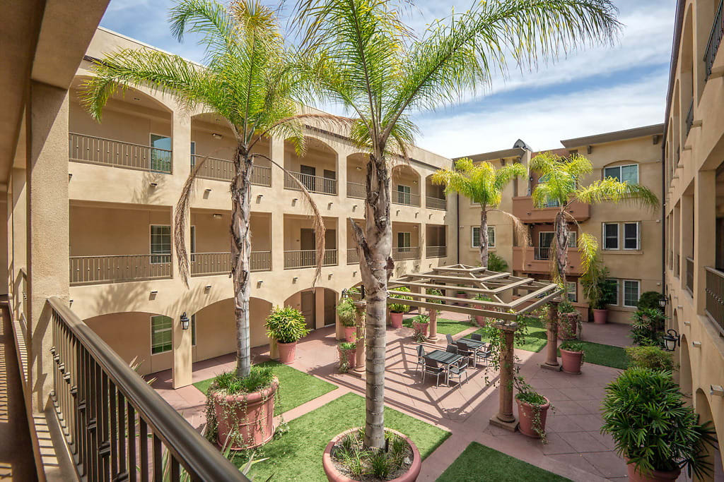 Bellerive Apartments, ucla, 1929 Beloit Ave, Los Angeles, CA 90024, Photo:2
