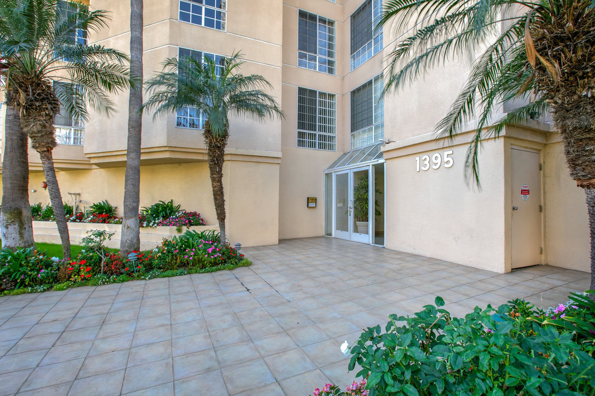 Kelton Towers, undefined, 1395 Kelton Ave, Los Angeles, CA 90024, Photo:1