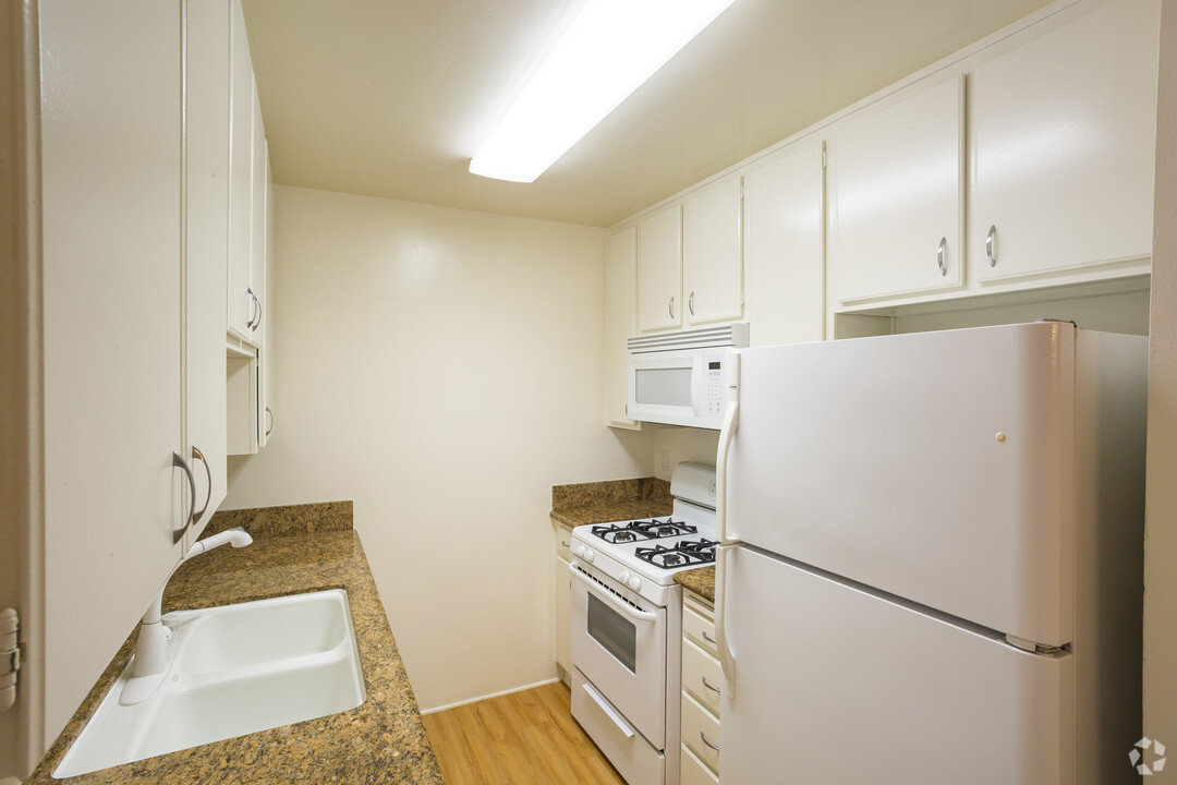 Kelton Towers, undefined, 1395 Kelton Ave, Los Angeles, CA 90024, Photo:2