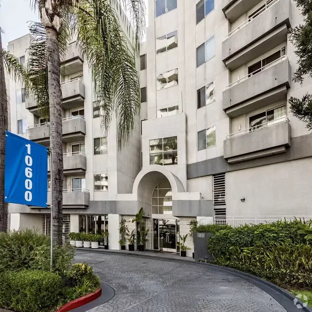 10600 Wilshire exterior
