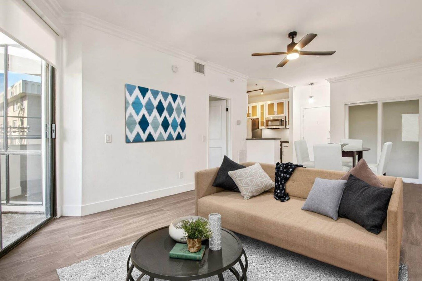 Rochester Luxury Apartments, ucla, 10959 Rochester Ave, Los Angeles, CA 90024 , Photo:2