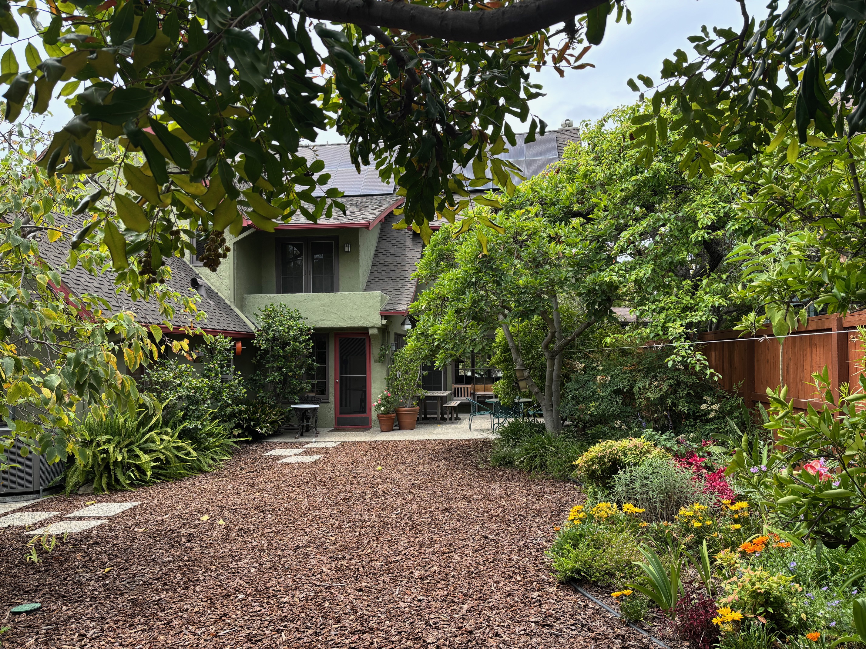 Polly's Place, ucla, N Van Ness Ave, Oakwood, CA 90004, USA, Photo:4