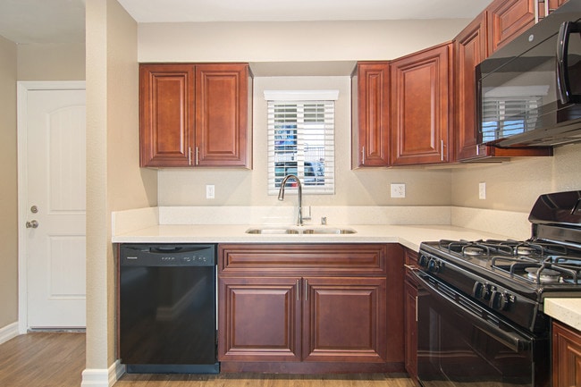 Pacific Cove, undefined, 4025 Oakcrest Dr, San Diego, CA 92105, Photo:3