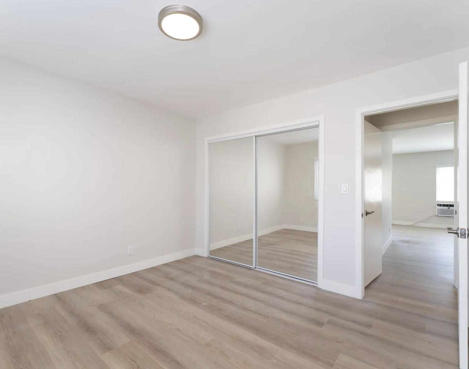 Oasis West, usc, Ellendale Pl, Los Angeles, CA 90007, USA, Photo:2