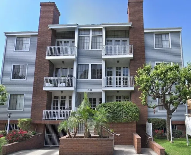 1837 Midvale Ave exterior