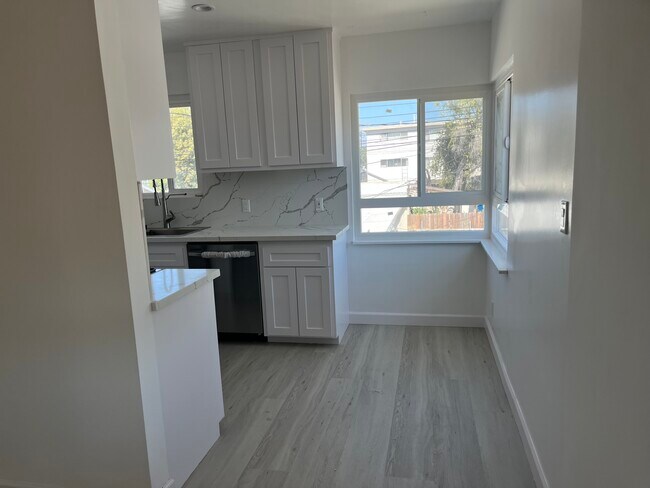 18139 Roscoe Blvd, csun, 18139 Roscoe Blvd, Northridge, CA 91325, Photo:4