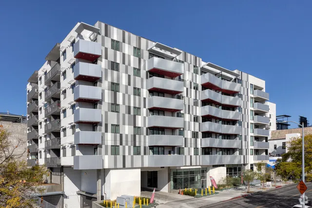 Luna On Wilshire exterior