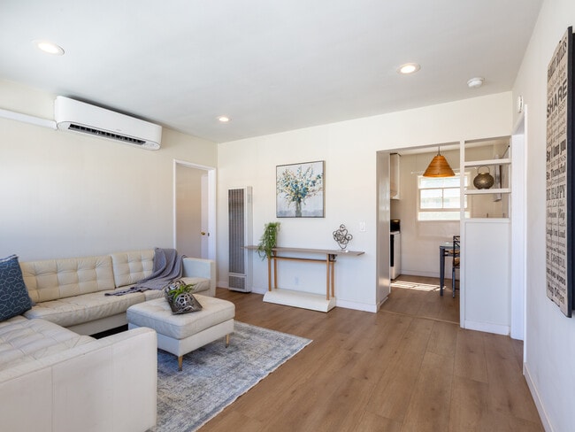 3795 Maplewood Ave, undefined, 3795 Maplewood Ave, Los Angeles, CA 90066, Photo:1