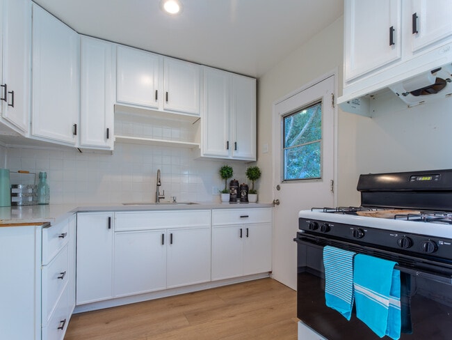 3795 Maplewood Ave, undefined, 3795 Maplewood Ave, Los Angeles, CA 90066, Photo:4