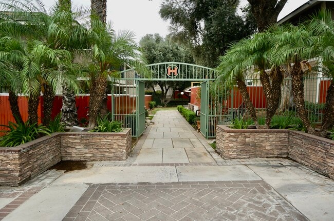 Highlander Pointe Apartments, undefined, 1055 W Blaine St, Riverside, CA 92507, Photo:2