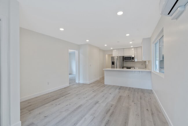 1025 Pleasantview Ave, undefined, 1025 Pleasantview Ave, Venice, CA 90291, Los Angeles County, Photo:2