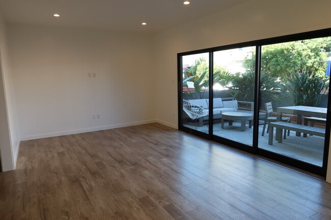 18 24th Ave, undefined, 18 24th Ave, Los Angeles, CA 90291, Photo:2