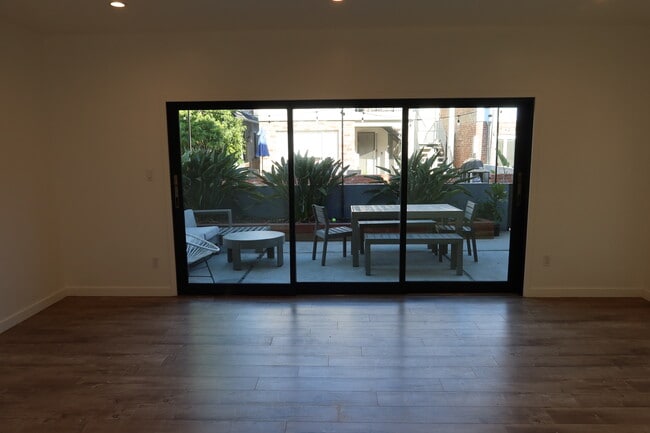 18 24th Ave, undefined, 18 24th Ave, Los Angeles, CA 90291, Photo:3