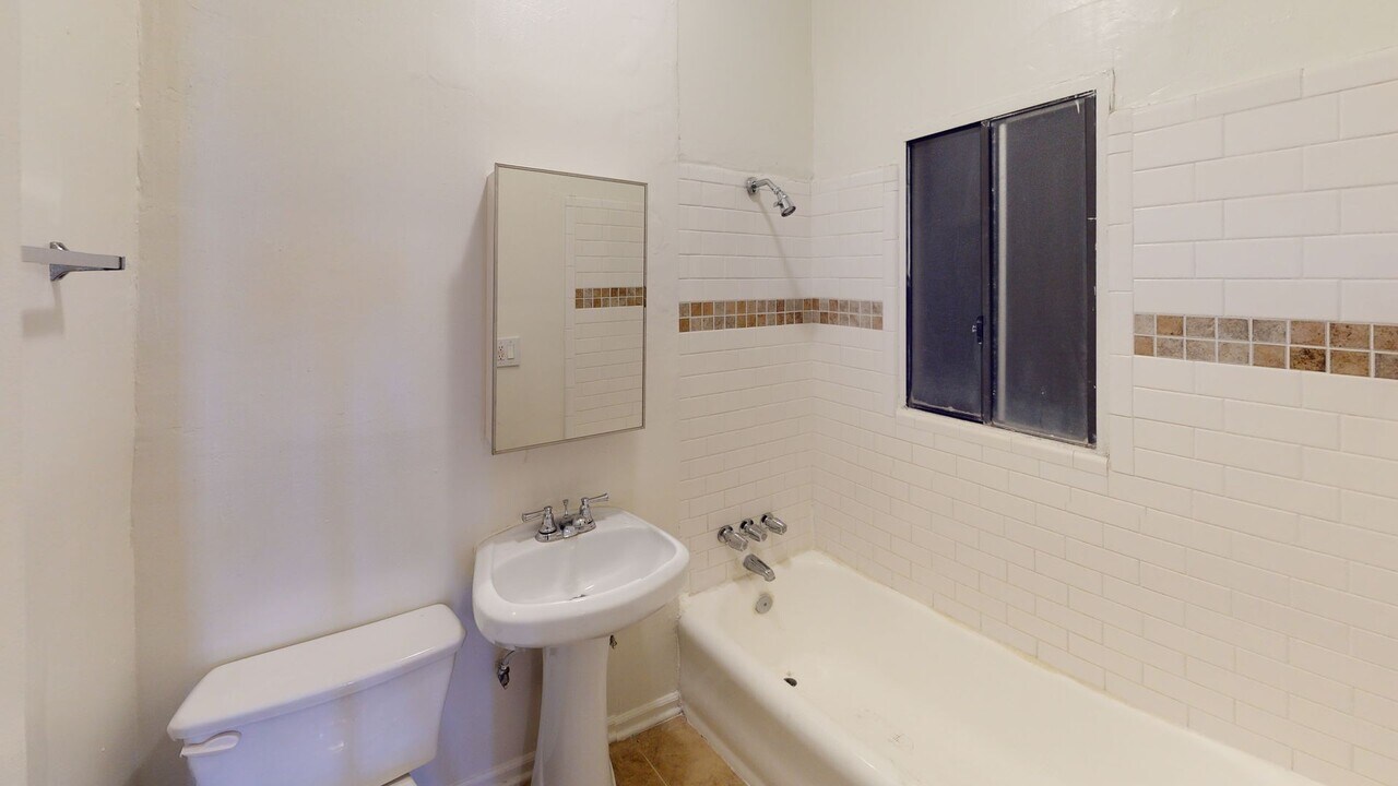 Arwyn Manor Apartments...New York Style..N..., usc, 3835 W 8th St, Los Angeles, CA 90005, USA, Photo:2