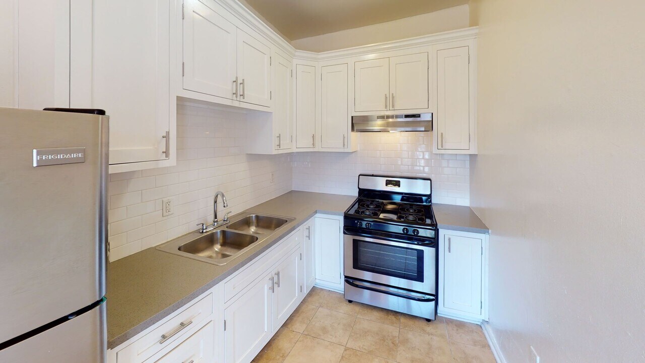 Arwyn Manor Apartments...New York Style..N..., usc, 3835 W 8th St, Los Angeles, CA 90005, USA, Photo:3