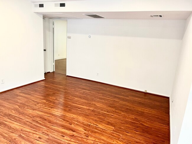 11717-11725 Montana Ave, undefined, 11717-11725 Montana Ave, Los Angeles, CA 90049, Photo:4