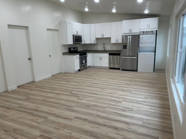 2444 Chelsea Pl, undefined, 2444 Chelsea Pl, Santa Monica, CA 90404, Photo:2