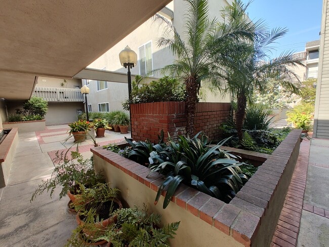 1888 Greenfield Ave, undefined, 1888 Greenfield Ave, Los Angeles, CA 90025, Photo:3