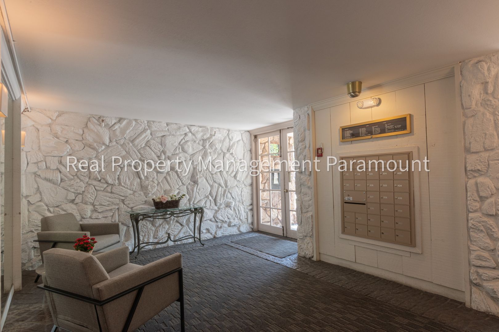 Spacious 3 Bed, 2 Bath Apartment in Beverly Glen Near UCLA, ucla, 1260 S Beverly Glen Blvd APT 206, Los Angeles, CA 90024, USA, Photo:4