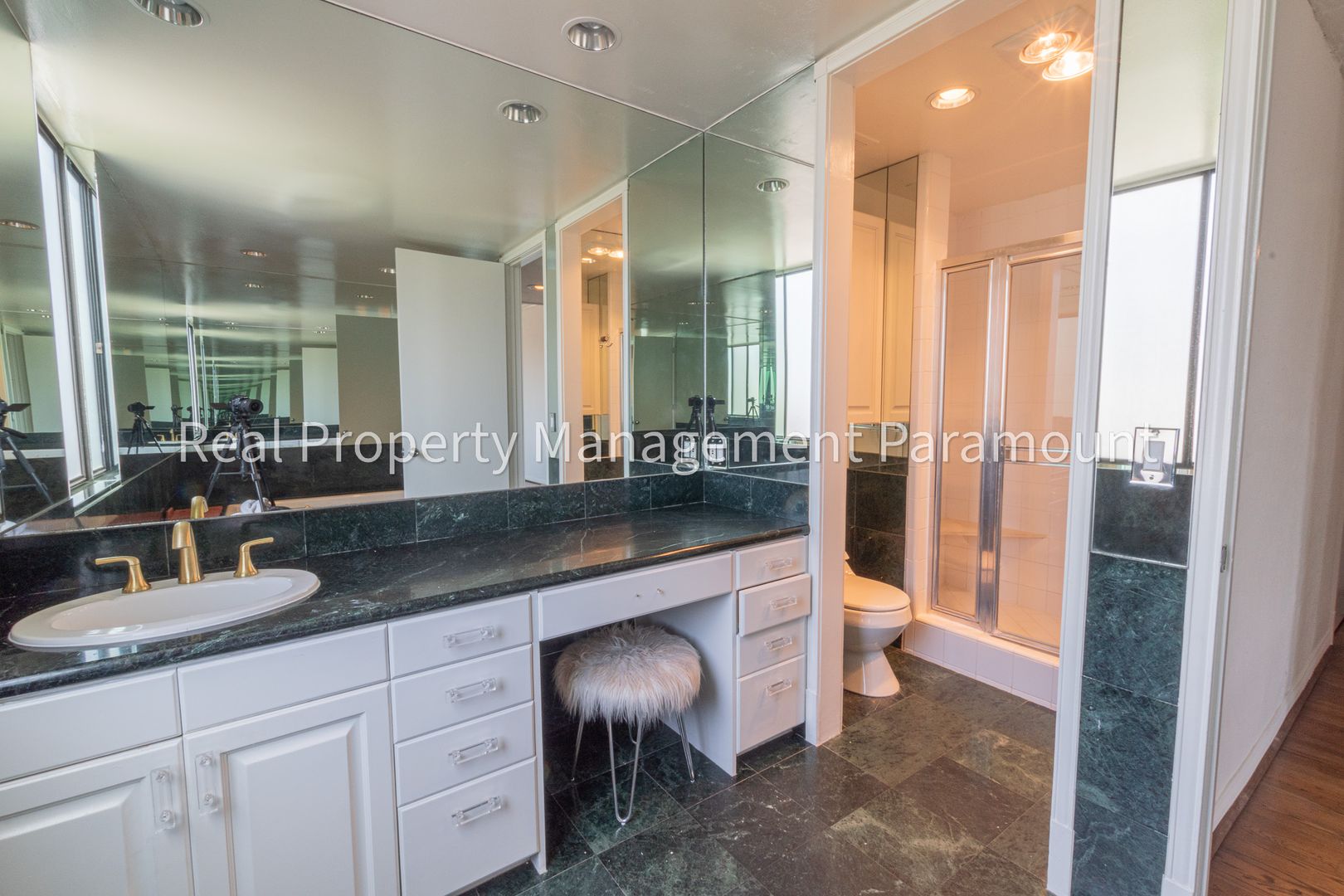 Spacious 3 Bed, 2 Bath Apartment in Beverly Glen Near UCLA, ucla, 1260 S Beverly Glen Blvd APT 206, Los Angeles, CA 90024, USA, Photo:5