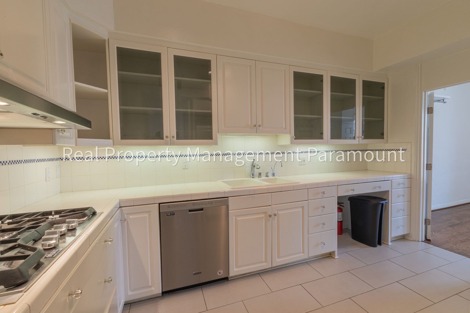 Spacious 3 Bed, 2 Bath Apartment in Beverly Glen Near UCLA, ucla, 1260 S Beverly Glen Blvd APT 206, Los Angeles, CA 90024, USA, Photo:9