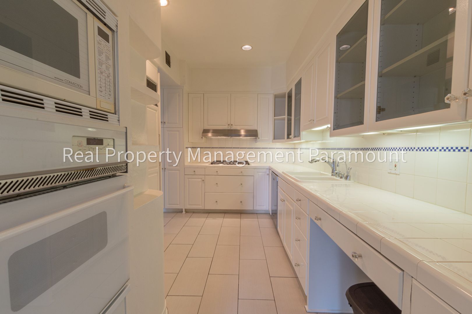 Spacious 3 Bed, 2 Bath Apartment in Beverly Glen Near UCLA, ucla, 1260 S Beverly Glen Blvd APT 206, Los Angeles, CA 90024, USA, Photo:10