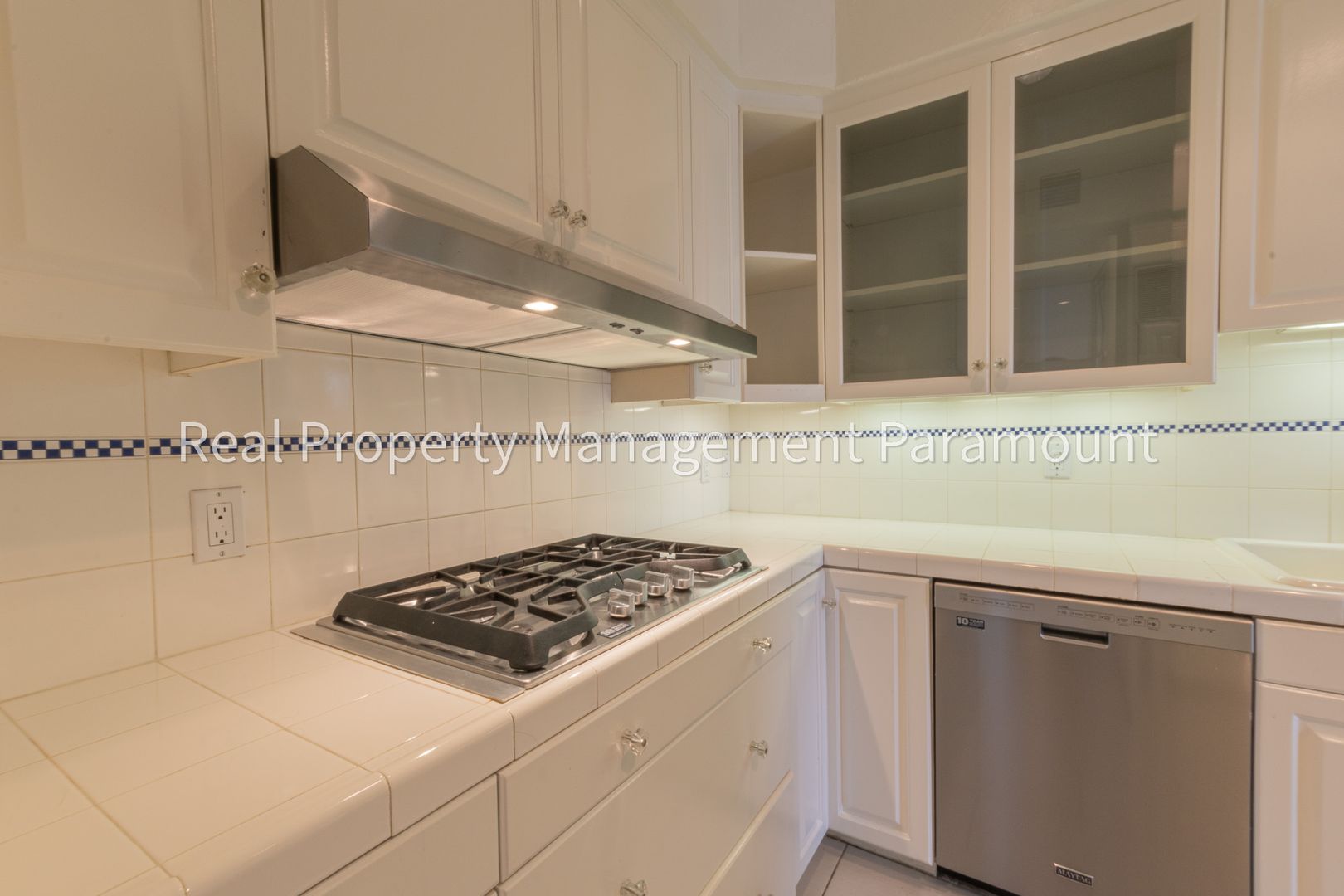 Spacious 3 Bed, 2 Bath Apartment in Beverly Glen Near UCLA, ucla, 1260 S Beverly Glen Blvd APT 206, Los Angeles, CA 90024, USA, Photo:11
