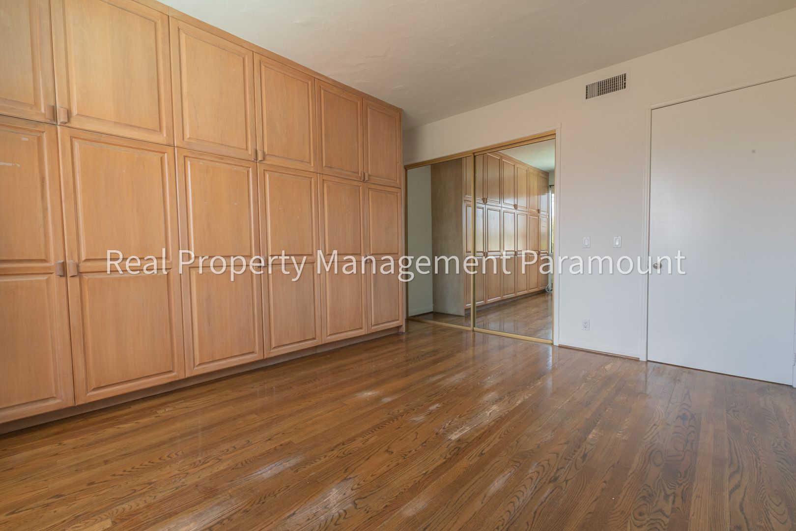 Spacious 3 Bed, 2 Bath Apartment in Beverly Glen Near UCLA, ucla, 1260 S Beverly Glen Blvd APT 206, Los Angeles, CA 90024, USA, Photo:21