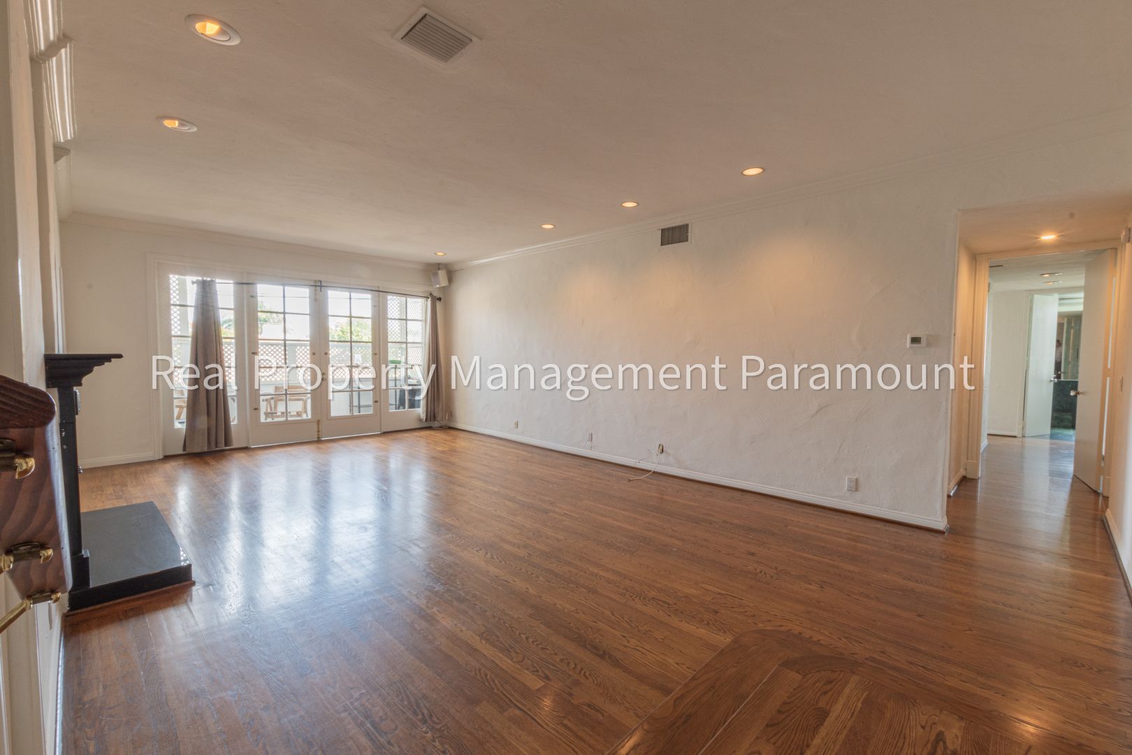 Spacious 3 Bed, 2 Bath Apartment in Beverly Glen Near UCLA, ucla, 1260 S Beverly Glen Blvd APT 206, Los Angeles, CA 90024, USA, Photo:24