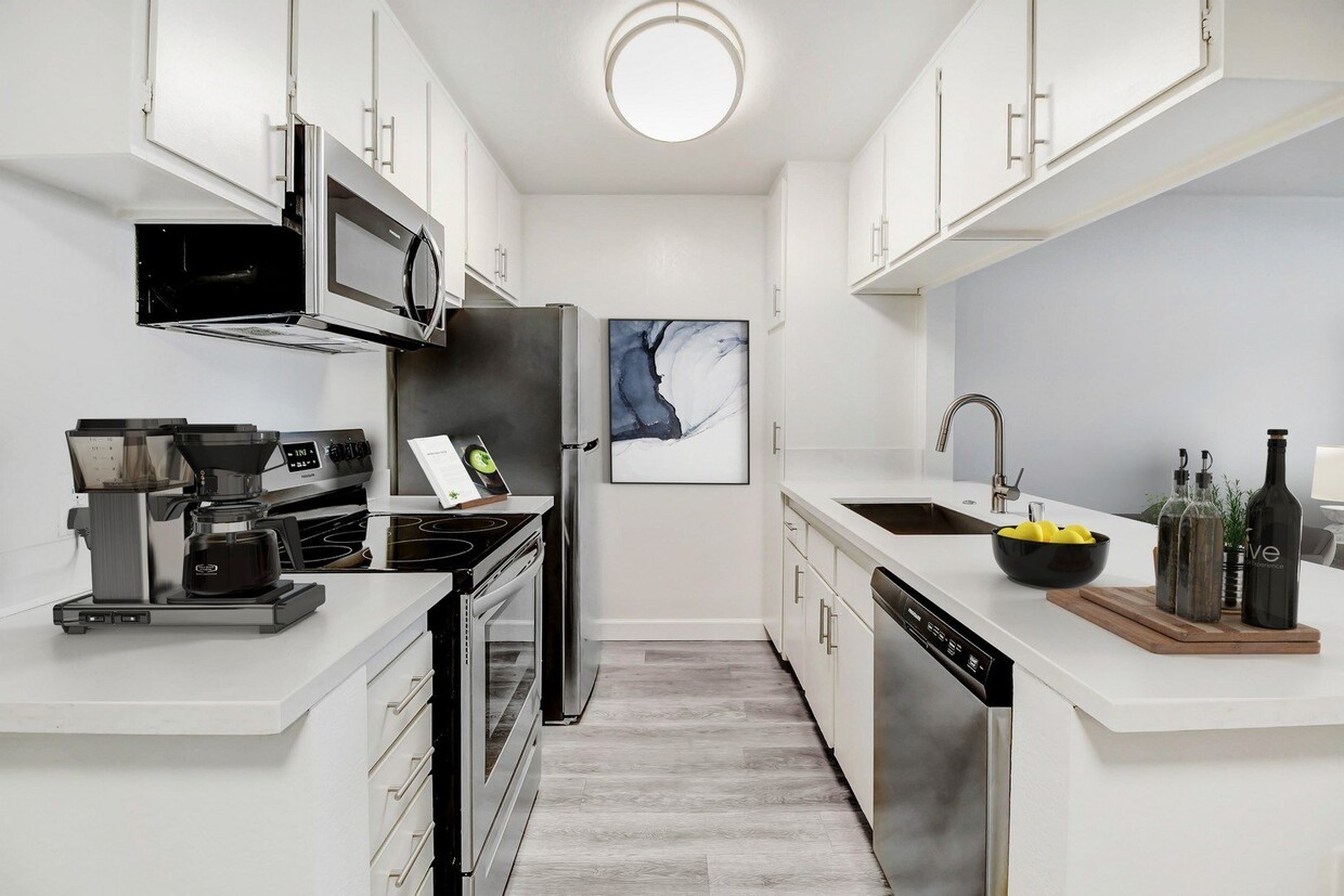 Zelzah Court, csun, 9810 Zelzah Ave, Northridge, CA 91325, Photo:0