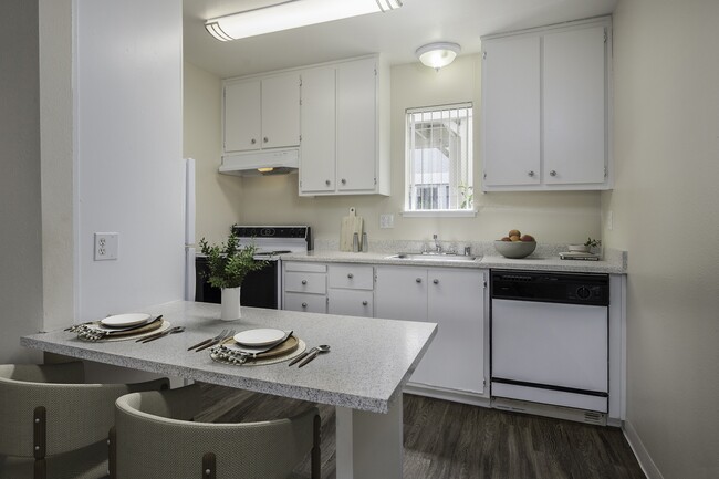 Renaissance Park Apartments, undefined, 3000 Lillard Dr, Davis, CA 95618, Photo:1
