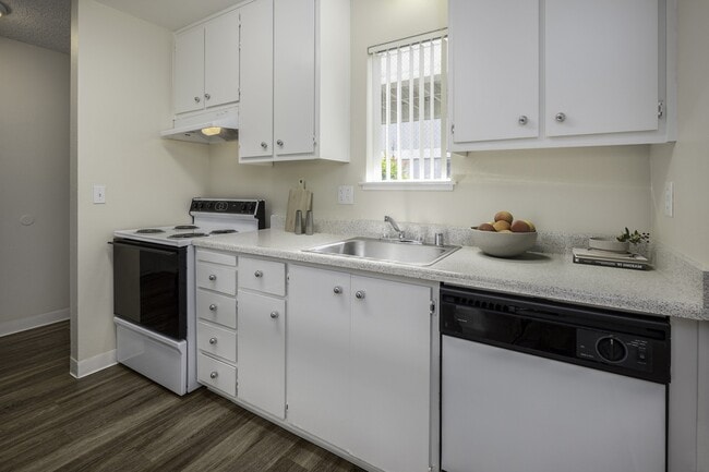 Renaissance Park Apartments, undefined, 3000 Lillard Dr, Davis, CA 95618, Photo:2