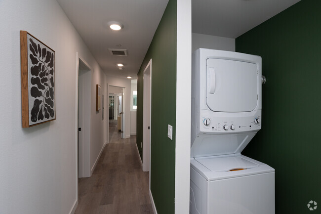 The Green House, usc, 1110 S Oxford Ave, Los Angeles, CA 90006, USA, Photo:3