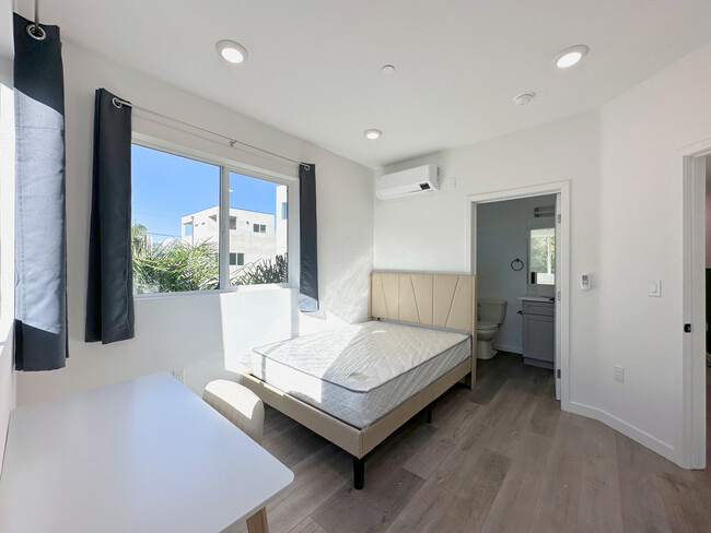 The Green House, usc, 1110 S Oxford Ave, Los Angeles, CA 90006, USA, Photo:5
