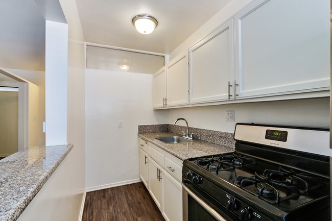 1240 Yale St, undefined, 1240 Yale St, Santa Monica, CA 90404, Photo:2