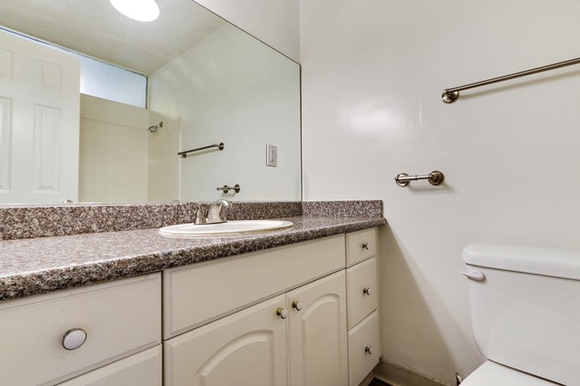 1240 Yale St, undefined, 1240 Yale St, Santa Monica, CA 90404, Photo:4