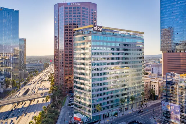 1027 Wilshire Blvd exterior