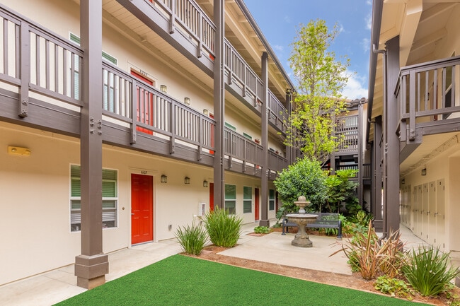 The Breakers, undefined, 630 Water St, Santa Cruz, CA 95060, Photo:2
