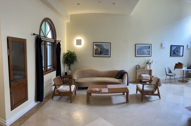 1027 10th St, undefined, 1027 10th St, Santa Monica, CA 90403, Photo:2