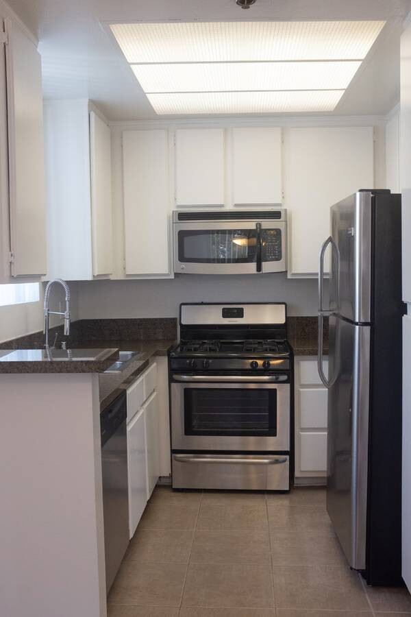 Peach Tree Court , ucla, 10910 Wellworth Ave, Los Angeles, CA 90024, USA, Photo:1