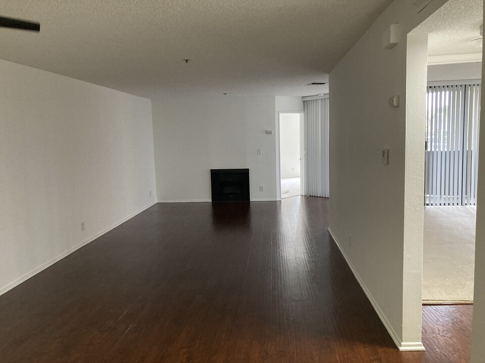 Roberts Rochester, undefined, 10933 Rochester Ave, Los Angeles, CA 90024, USA, Photo:1