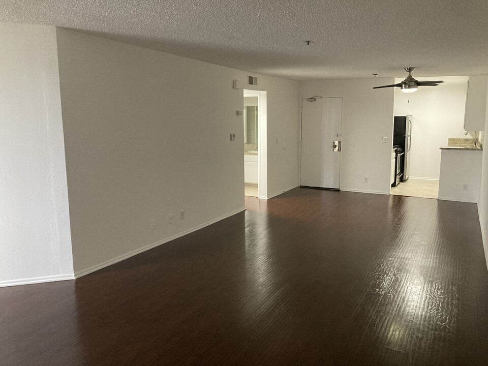 Roberts Rochester, undefined, 10933 Rochester Ave, Los Angeles, CA 90024, USA, Photo:2