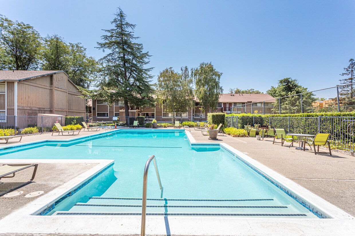 J Street, undefined, 1111 J St, Davis, CA 95616, Photo:0
