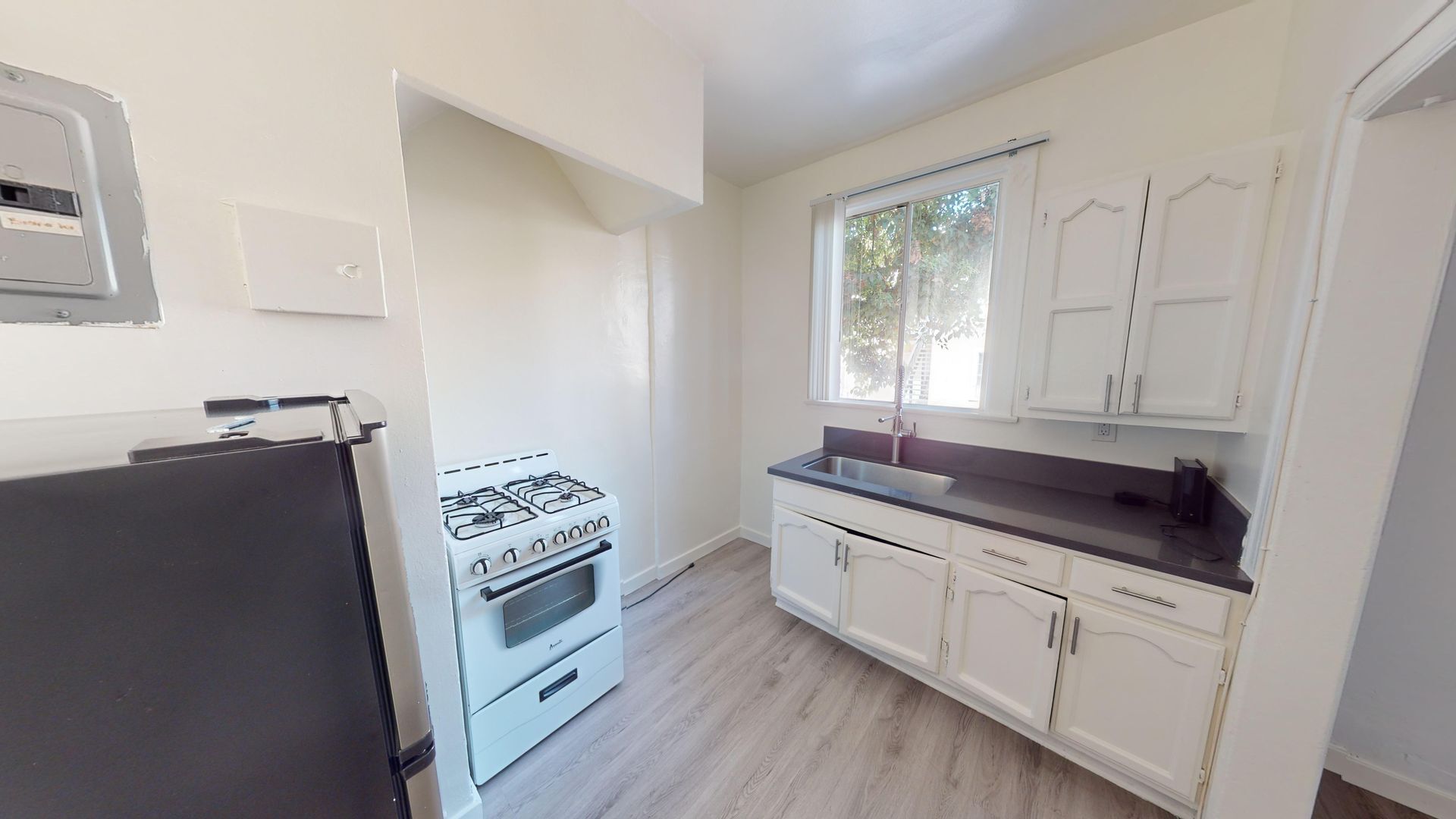 The Kansas, usc, 4215 S Kansas Ave, Los Angeles, CA 90037, Photo:1