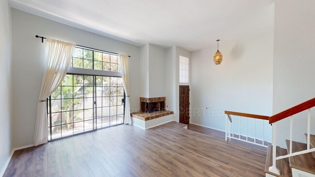 3 Moon Dust, undefined, 3 Moon Dust, Irvine, CA 92603, Photo:1