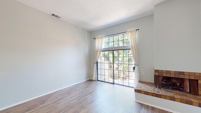 3 Moon Dust, undefined, 3 Moon Dust, Irvine, CA 92603, Photo:2