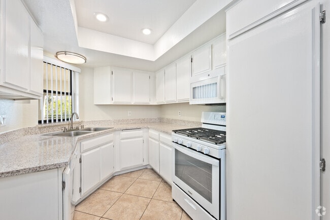 Crown Point, undefined, 920 Via Cartago, Riverside, CA 92507, Photo:4