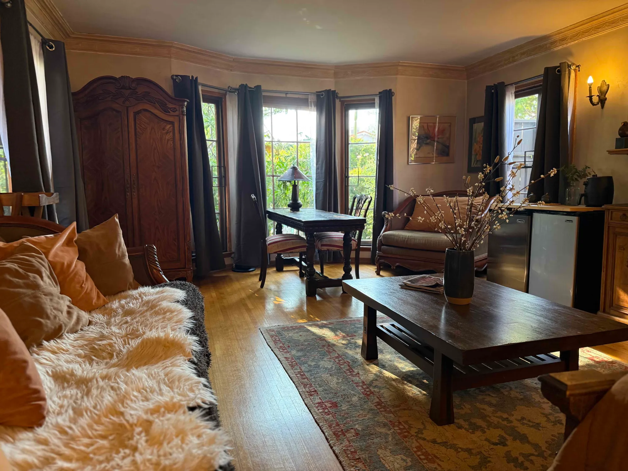 Peaceful 23′ × 16′ (320 sf) Large Private Room in Duplex, undefined, Hi Point St, Los Angeles, CA 90035, USA, Photo:2