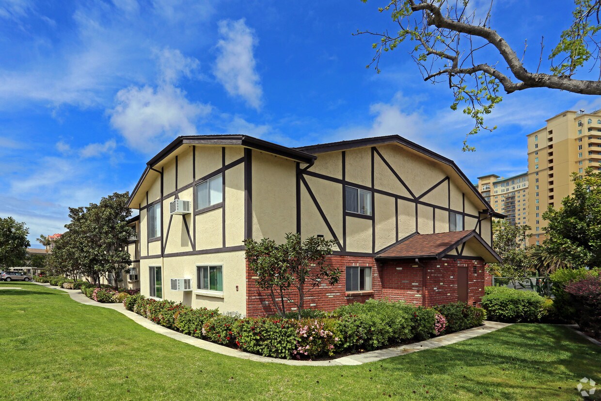 Whispering Pines, undefined, 4085-4089 Nobel Dr, San Diego, CA 92122, Photo:0